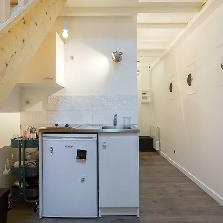 Apartment Comfortable Studio 2nd District Centre Presqu'ile